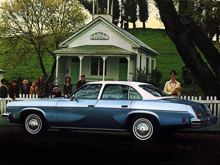 Oldsmobile Cutlass Sedan '1975